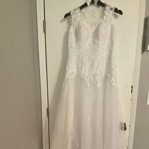 Sleeveless wedding dress size 10/12